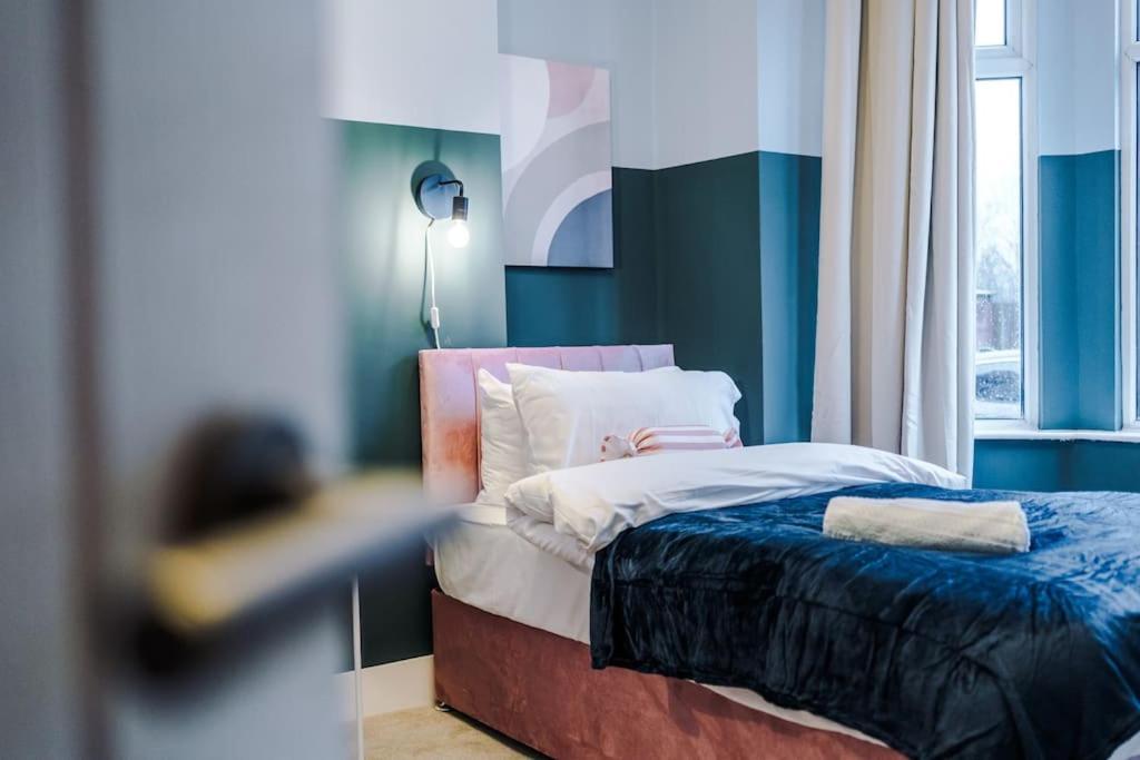 Вилла 5 Bed Salford Sanctuary Retreat Манчестер Экстерьер фото