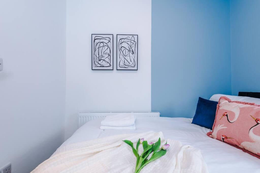 Вилла 5 Bed Salford Sanctuary Retreat Манчестер Экстерьер фото